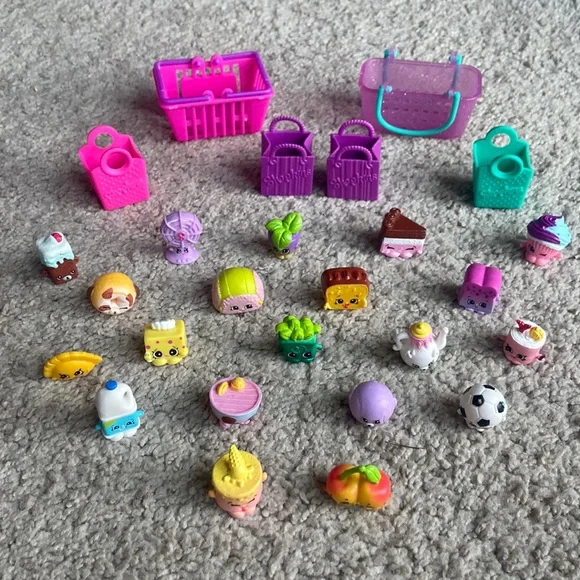 Lot of 20 Shopkins + 2 baskets + 4 bags - Picture 1 of 1